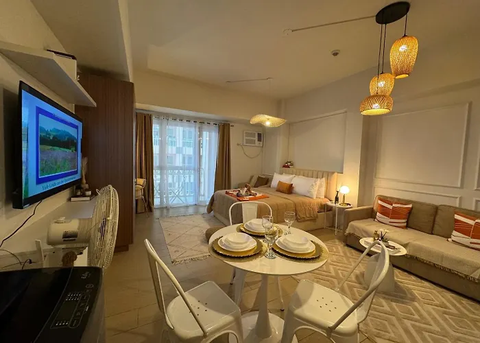 Cozy Venice Mckinley Staycation | Pool & Wifi Apartment Manila