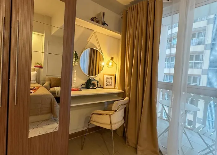 Apartment Cozy Venice Mckinley Staycation | Pool & Wifi Manila