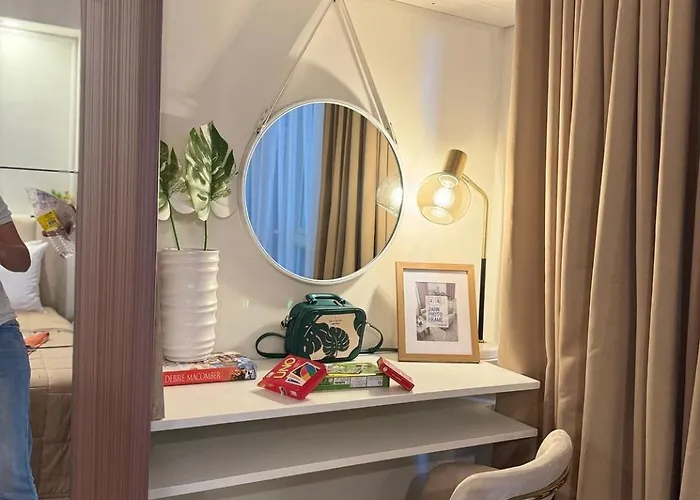 Cozy Venice Mckinley Staycation | Pool & Wifi *