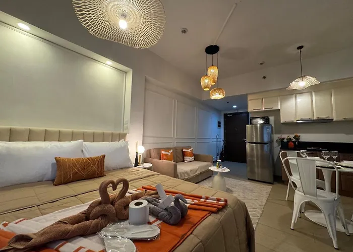 Apartment Cozy Venice Mckinley Staycation | Pool & Wifi Manila