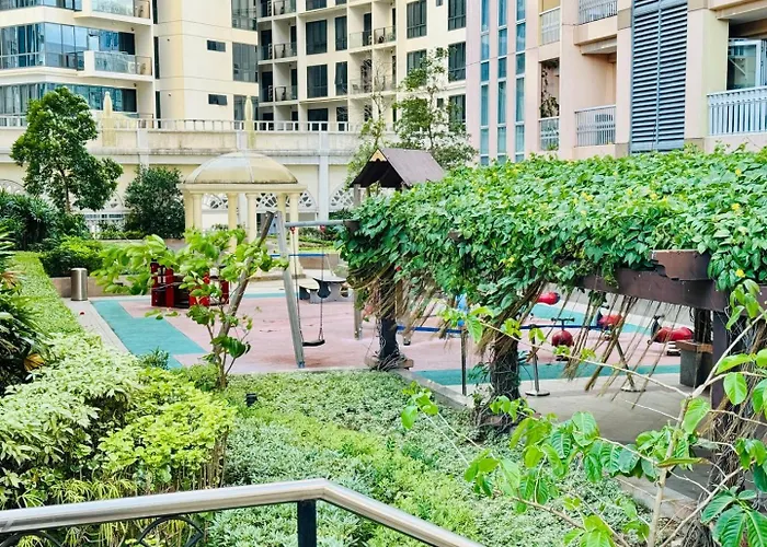 Cozy Venice Mckinley Staycation | Pool & Wifi Manila