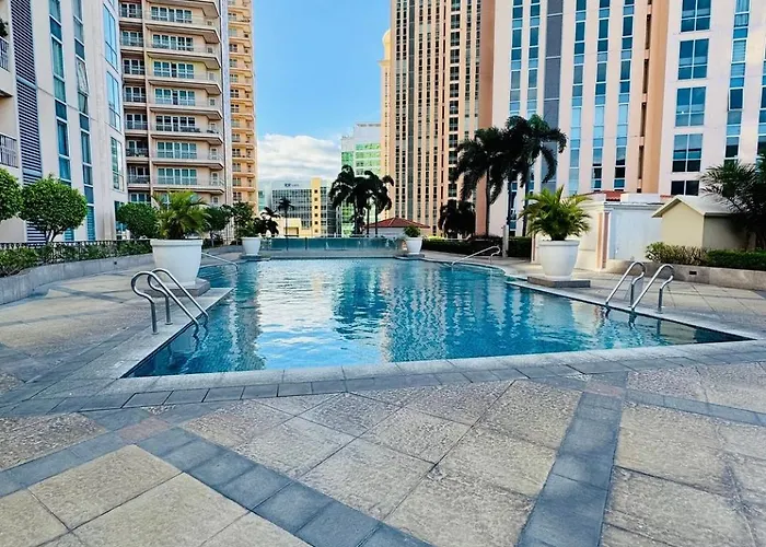 Apartment Cozy Venice Mckinley Staycation | Pool & Wifi Manila