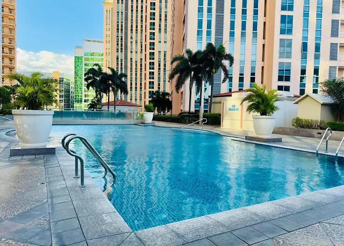 Cozy Venice Mckinley Staycation | Pool & Wifi Apartment Manila
