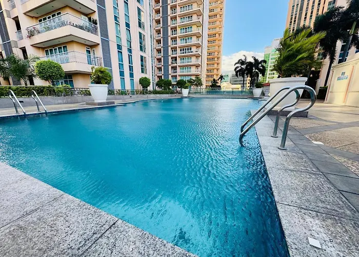 Cozy Venice Mckinley Staycation | Pool & Wifi *